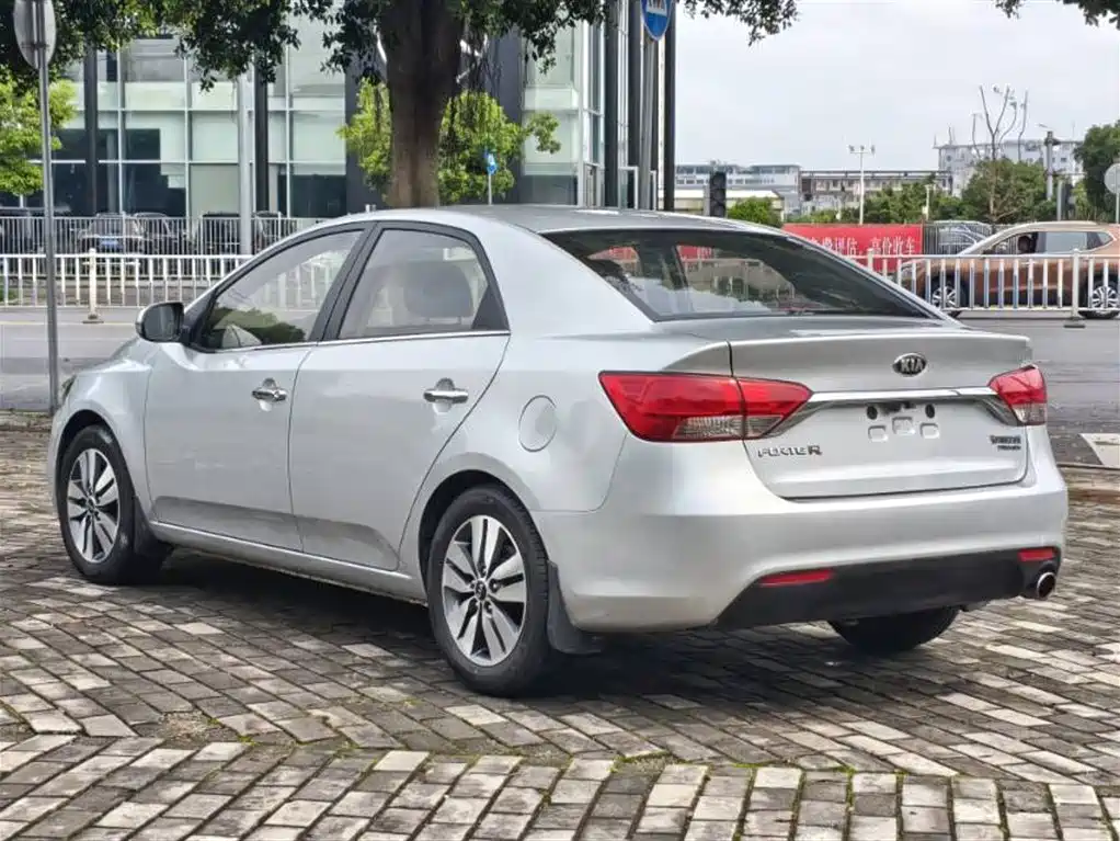 Kia Forte 2014 1.6L AT GLS фото 9