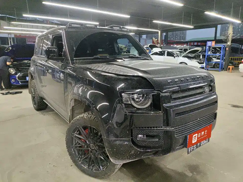 Land Rover Defender 2024 110 3.0T P400 X-DYNAMIC HSE фото 2