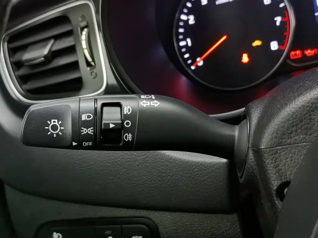 Kia Carens 2014 2013 2.0L 7-Seat Auto Luxury China IV