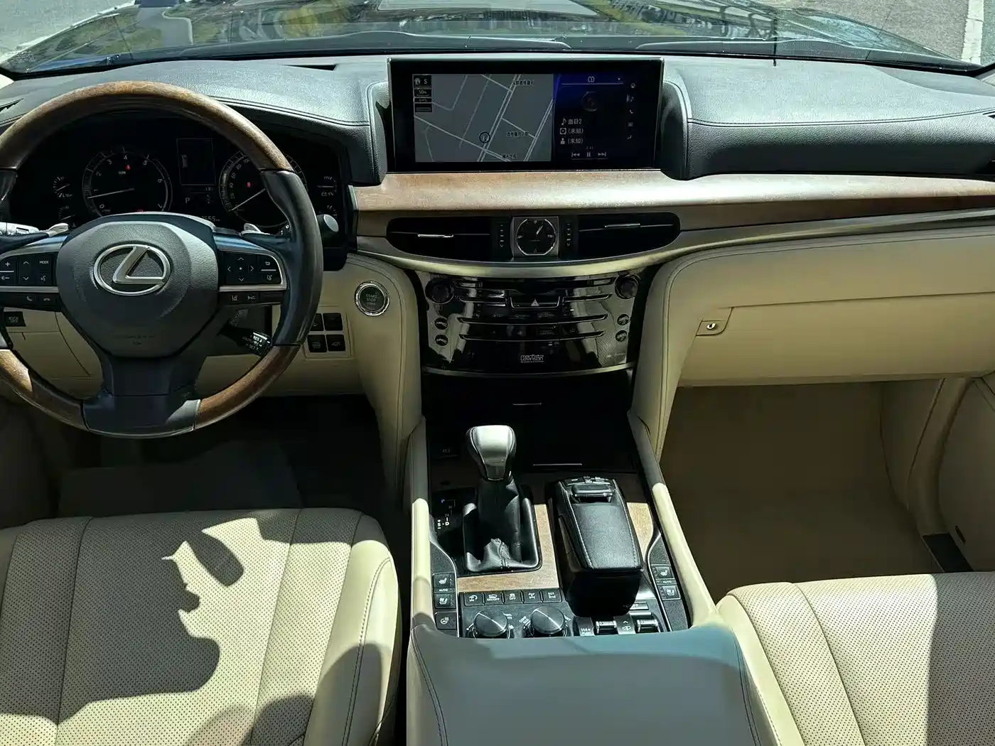 Lexus LX 2016 570 Luxury Premium Edition фото 12