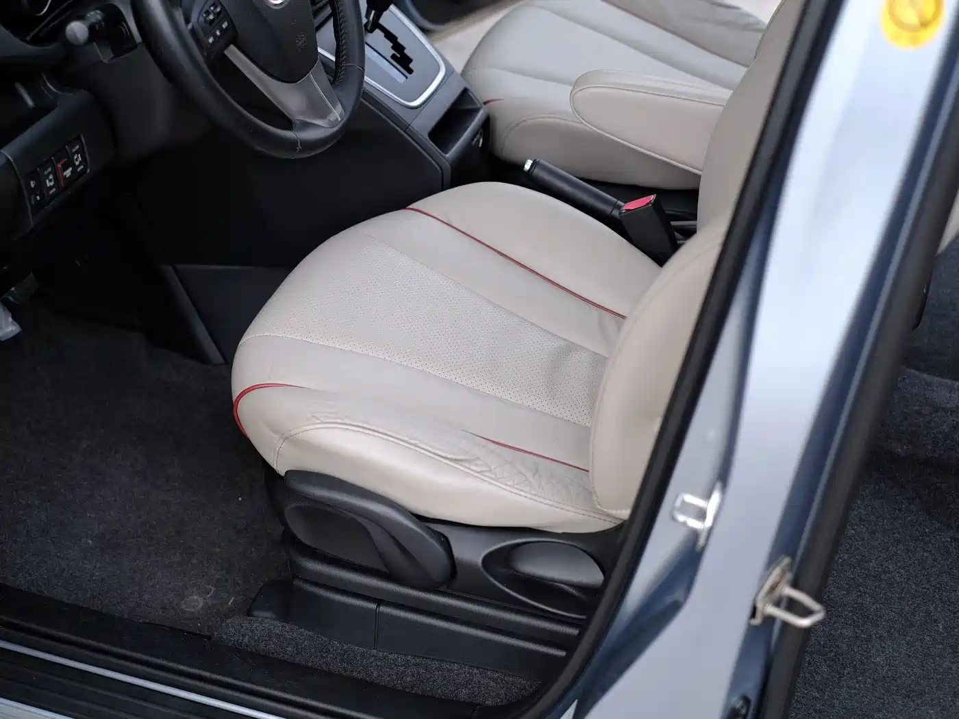 Mazda Mazda5 2012 2011 2.0L Automatic Comfort