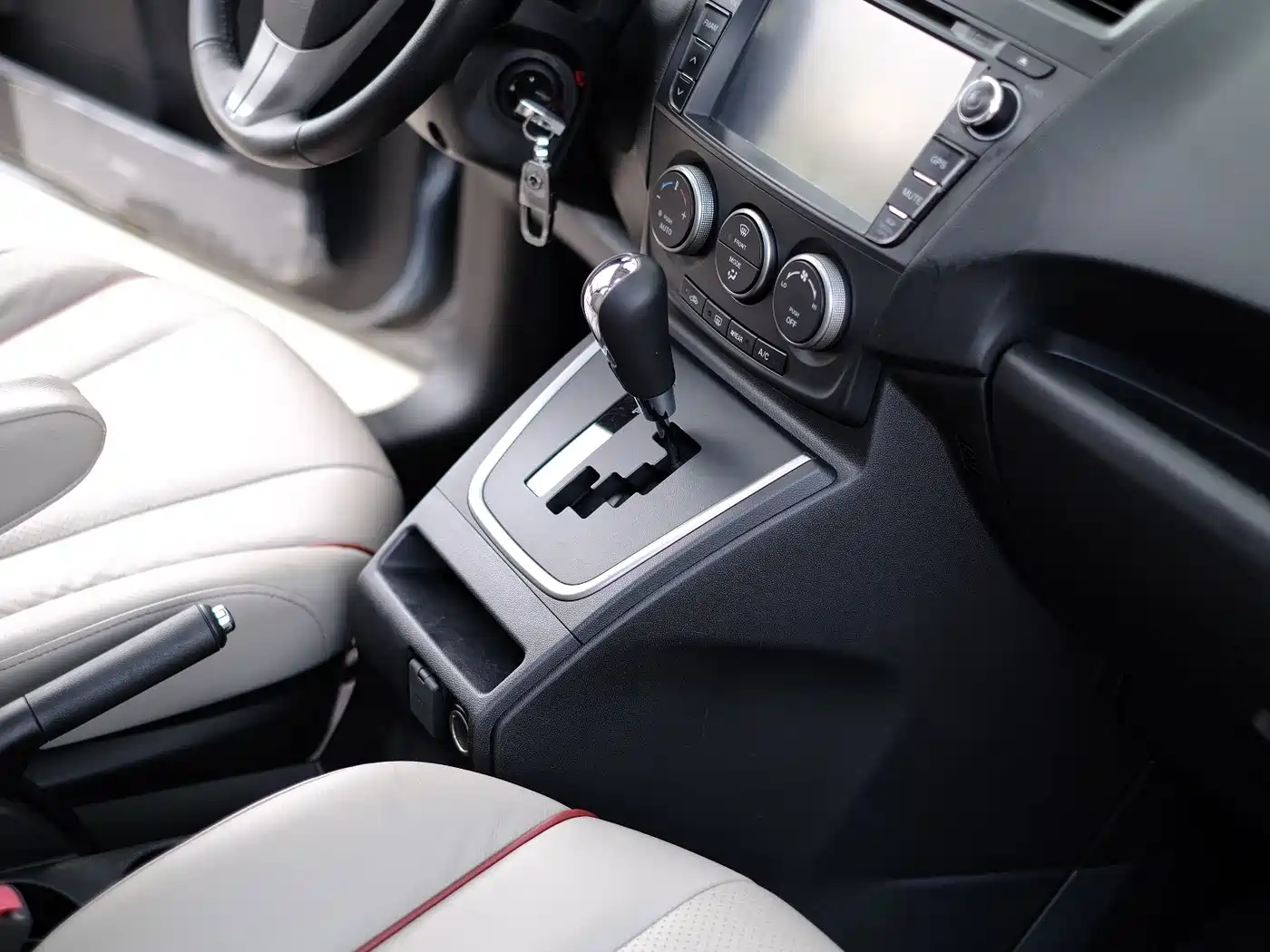Mazda Mazda5 2012 2011 2.0L Automatic Comfort