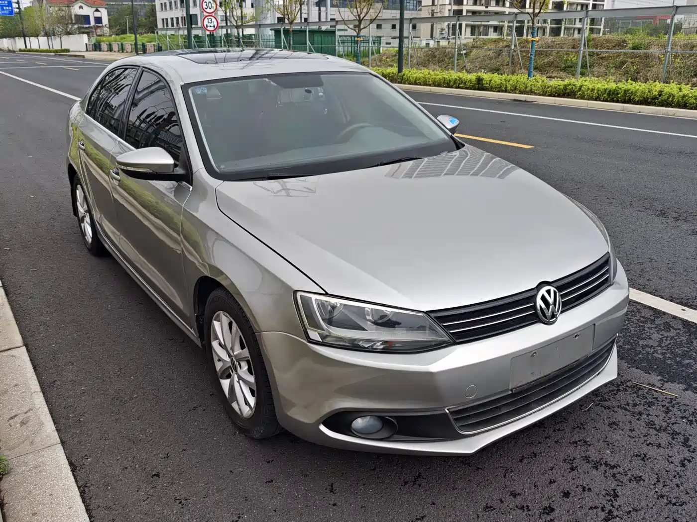 Volkswagen Sagitar 2012 Model 1.6L Automatic Fashion фото 3