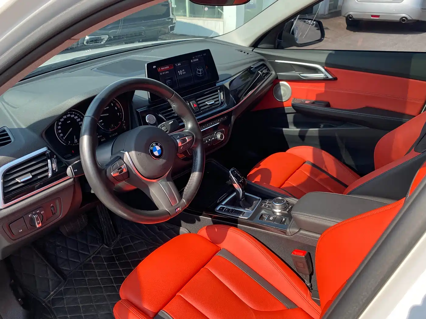 BMW 1 Series 2023 125i M Sport Shadow Edition фото 9