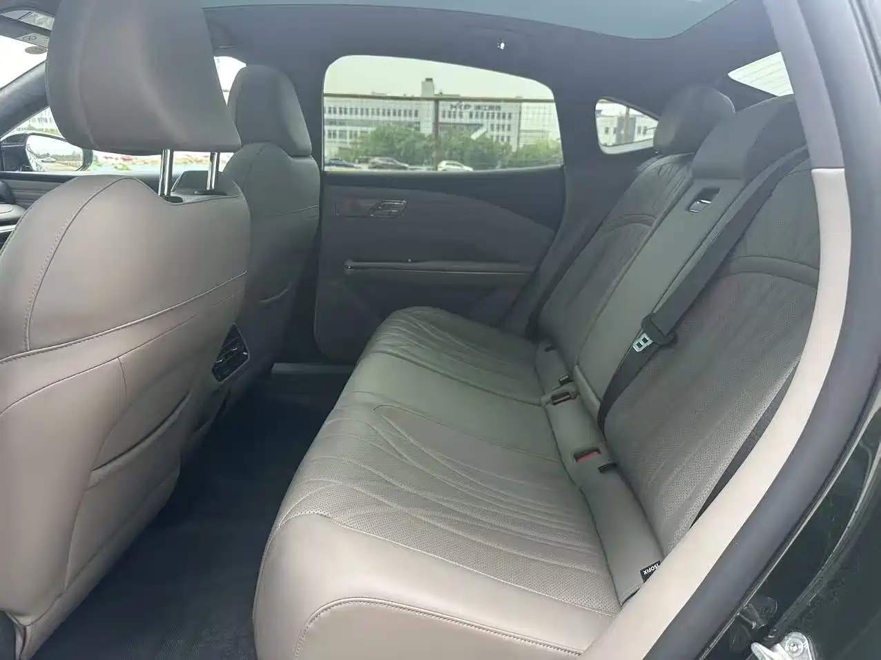 Geely Galaxy Galaxy Xingyao 8 2025 130km EM-i Premium Edition фото 12