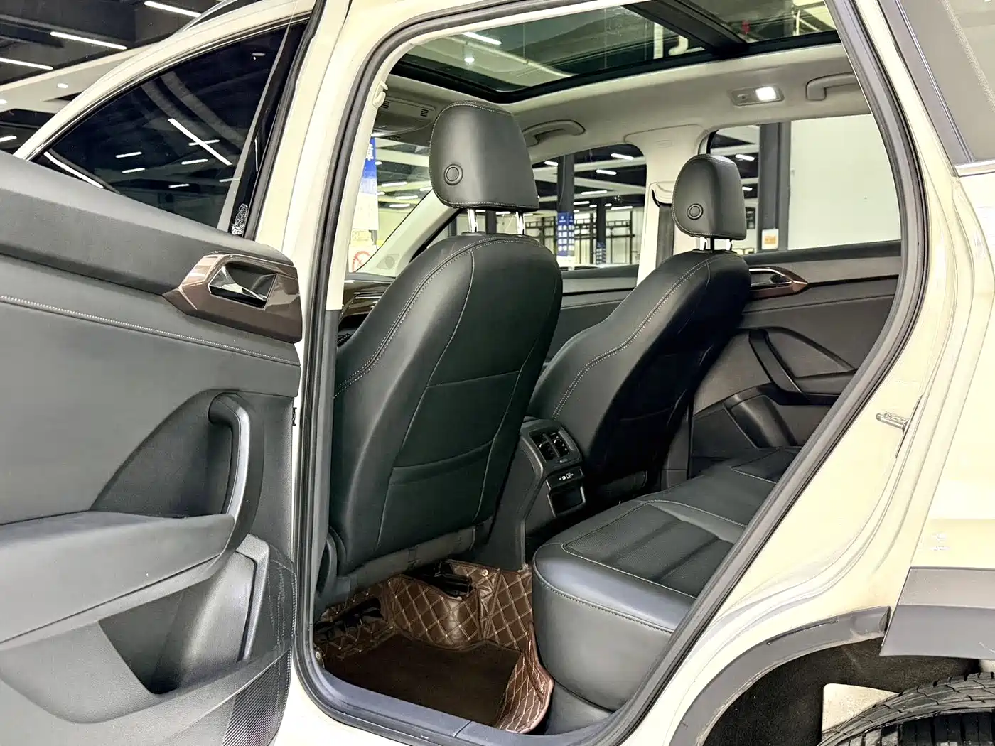 Volkswagen Tharu 2022 280TSI FWD Luxury Edition фото 5