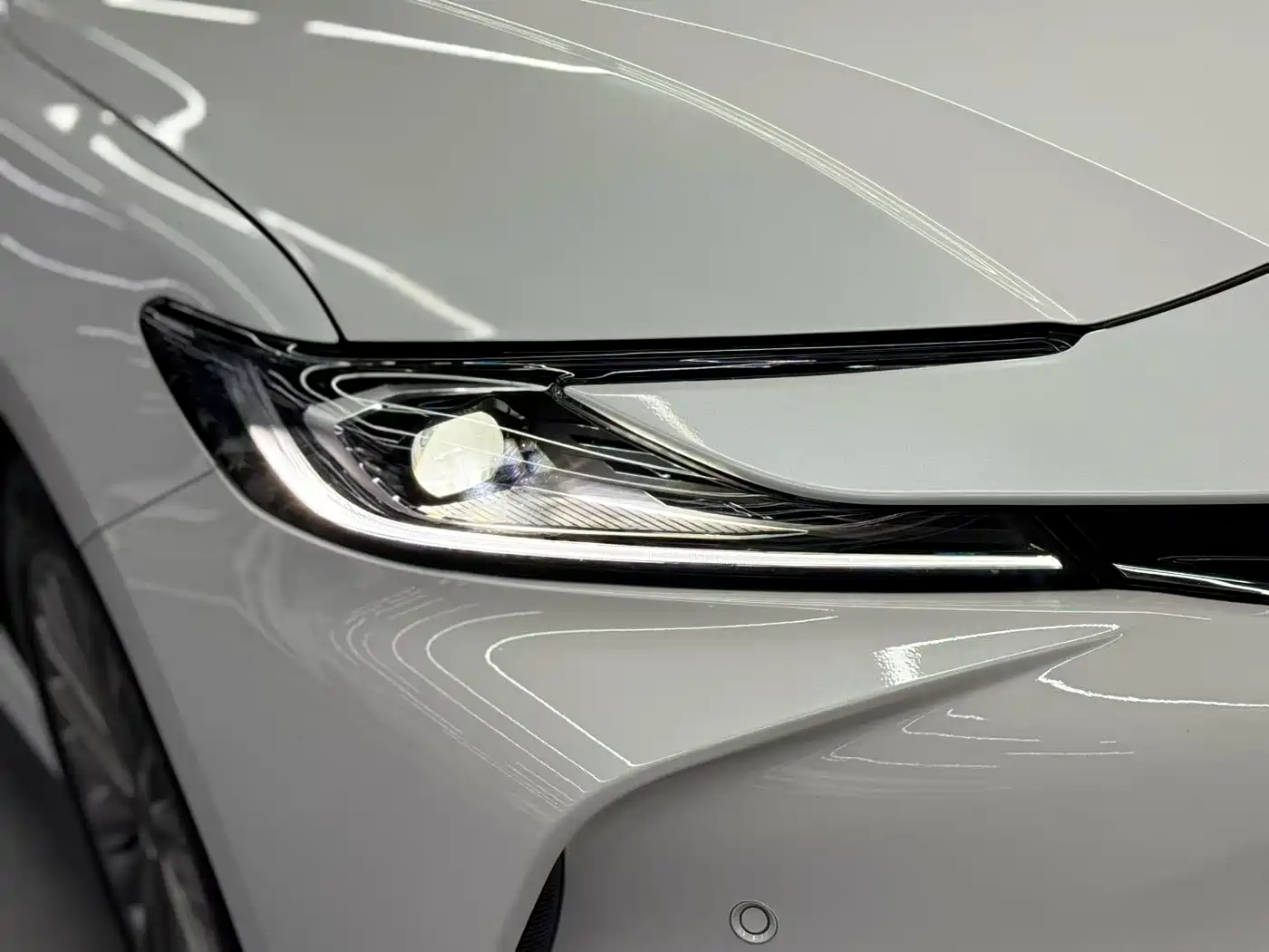 Toyota Camry 2024 Hybrid 2.0HGVP Luxury Edition фото 5