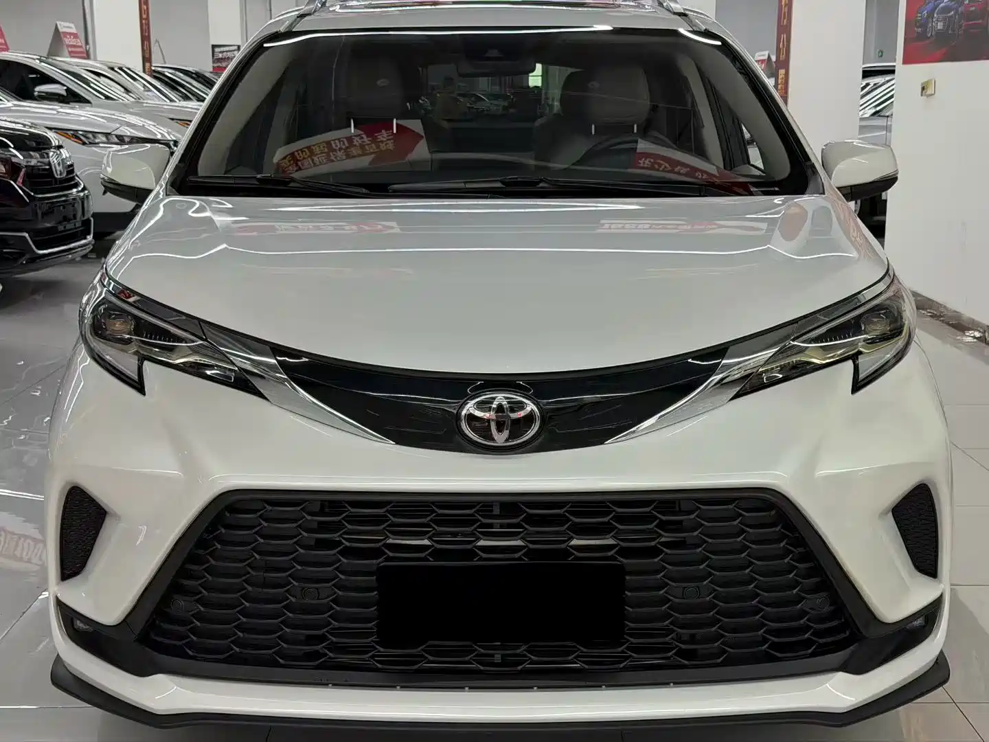 Фото 1 - Toyota Granvia