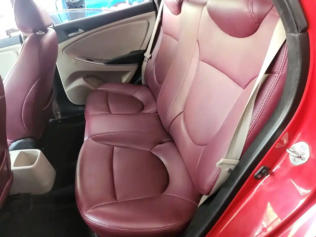 Hyundai Verna 2014 1.4L Manual Smart GLS фото 17