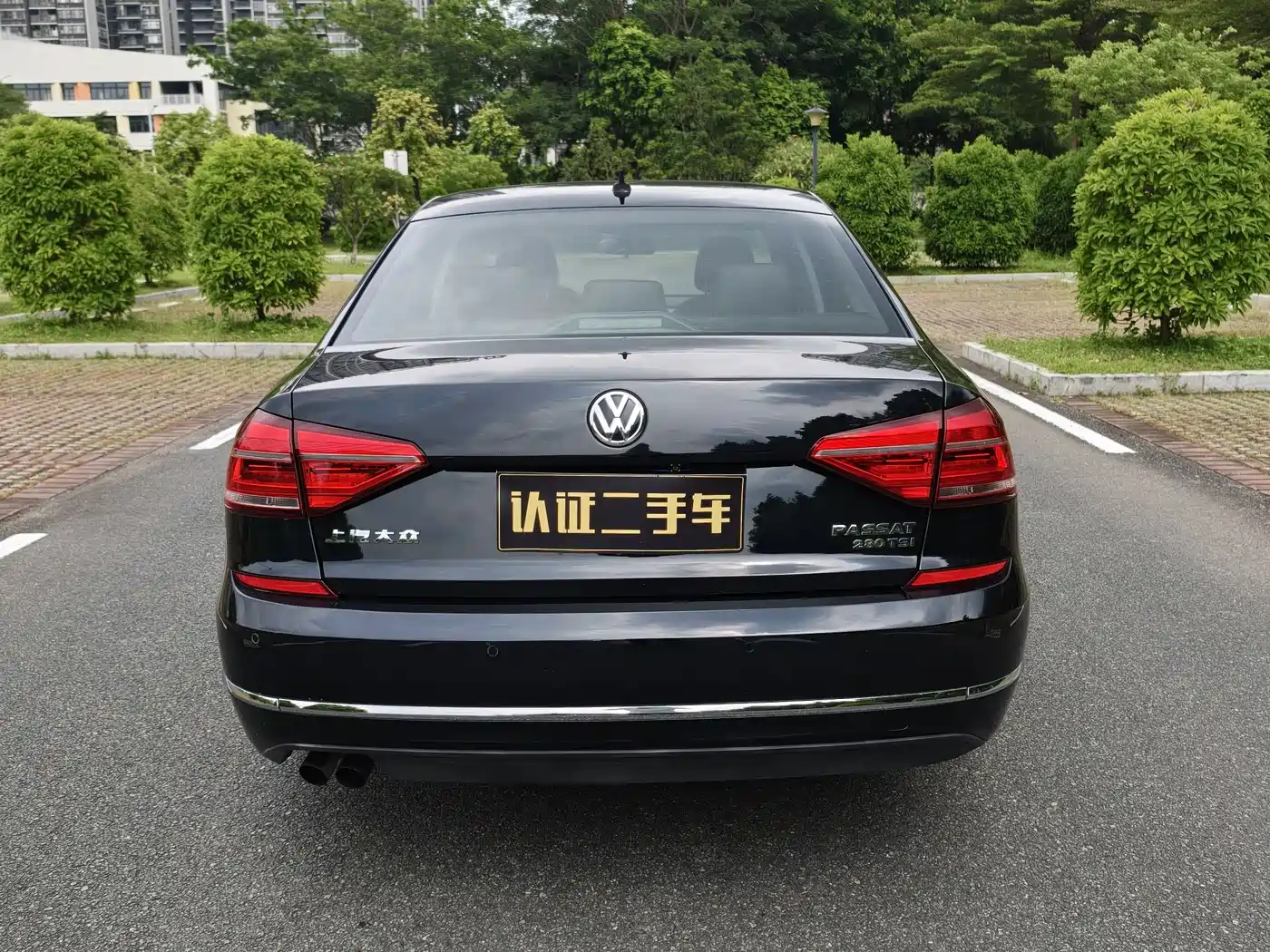 صورة 14 - Volkswagen Passat