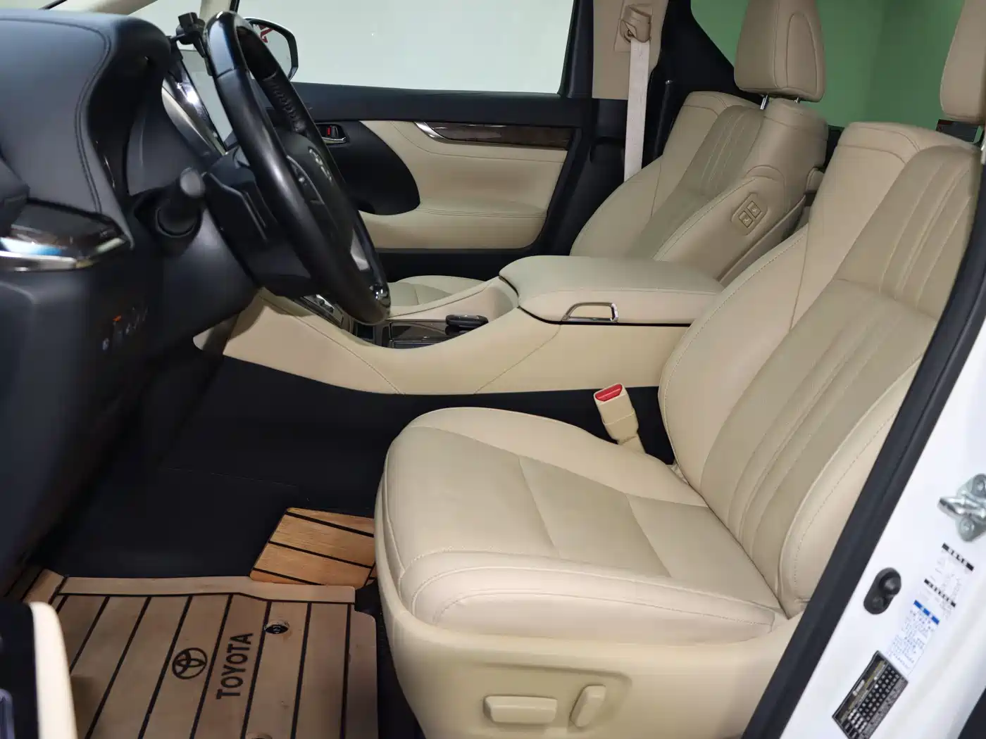 Toyota Vellfire 2021 Crown Hybrid 2.5L HV Premium Edition фото 5