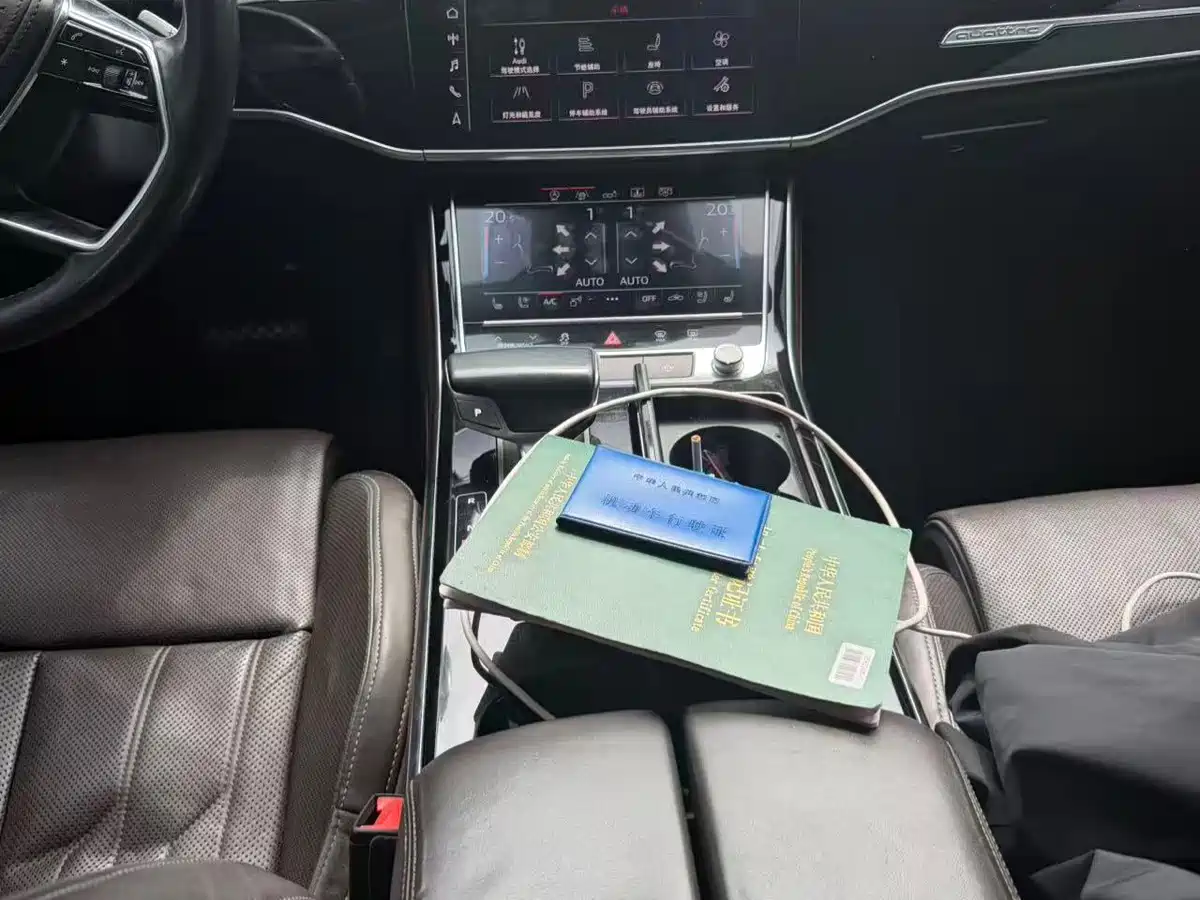 Фото 6 - Audi A8