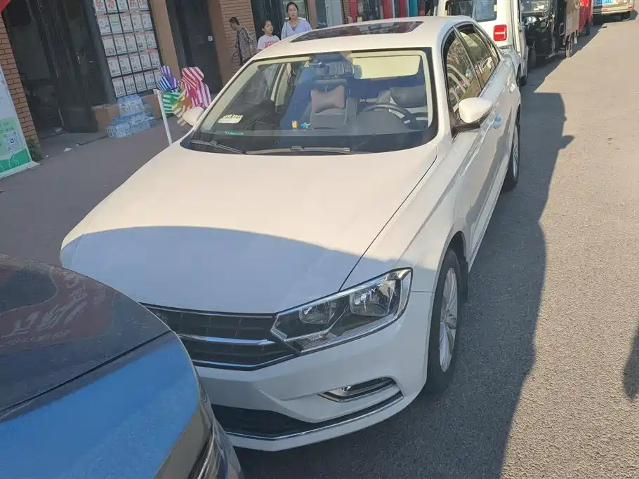 Volkswagen Bora 2016 1.6L Automatic Luxury фото 2