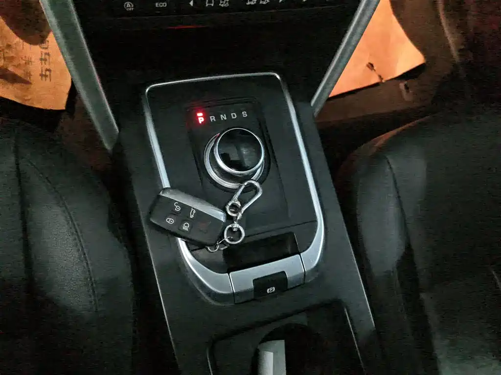Land Rover Discovery Sport 2018 240PS SE Edition фото 14