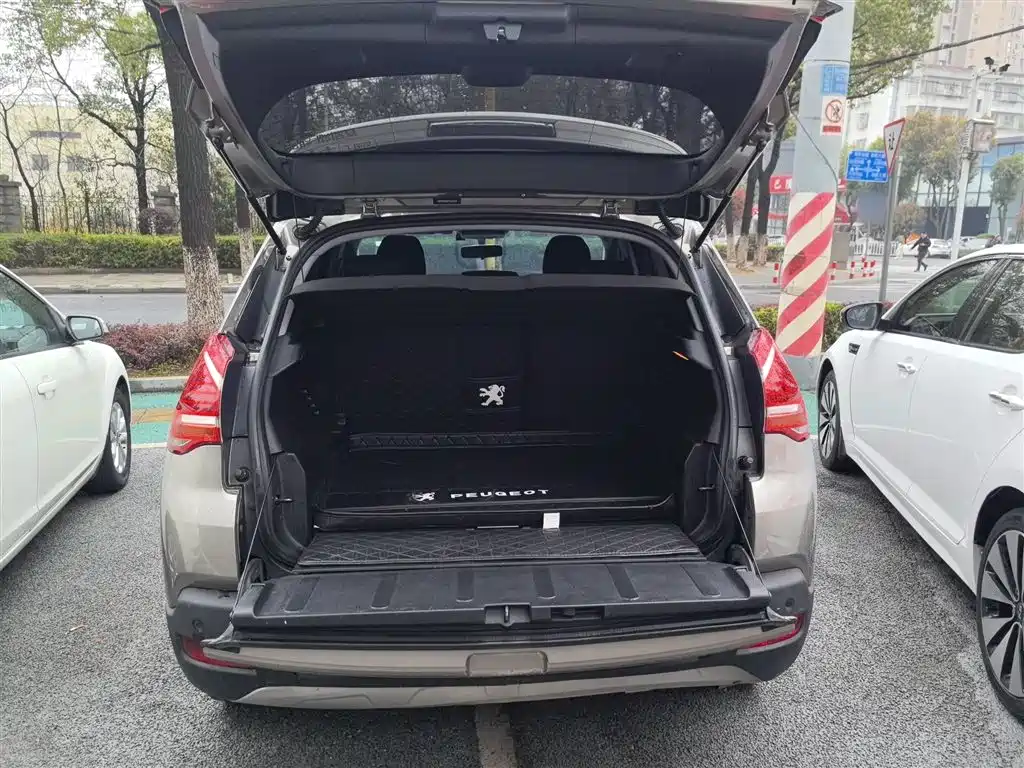 Peugeot 3008 2015 1.6THP Automatic Classic Edition фото 15