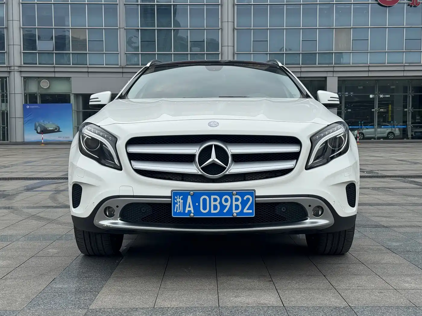 Mercedes-Benz GLA 2015 GLA 220 4MATIC Fashion Edition фото 2
