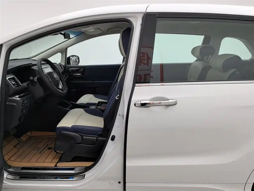 Honda Odyssey 2021 2.0L Sharp Premium Edition фото 10