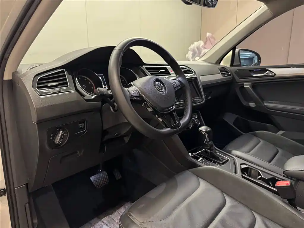 Volkswagen Tiguan L 2018 330TSI Automatic 2WD Luxury Edition фото 10