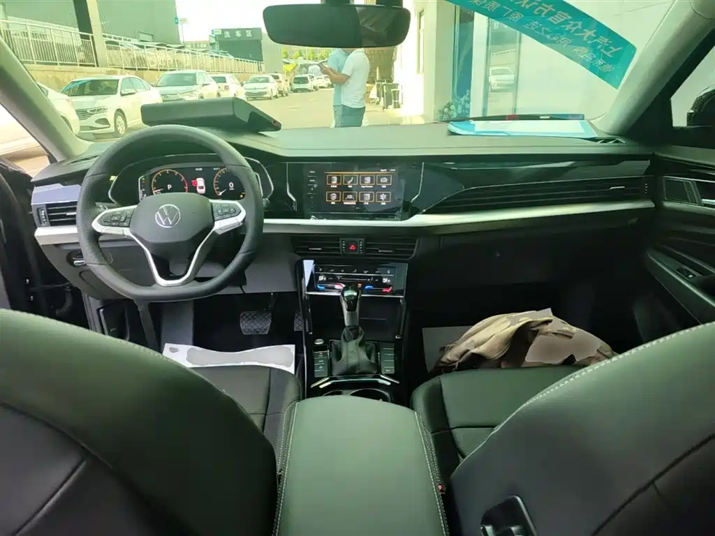 Volkswagen Passat 2025 Outstanding 380TSI Starlight Dragon Soaring Edition фото 10