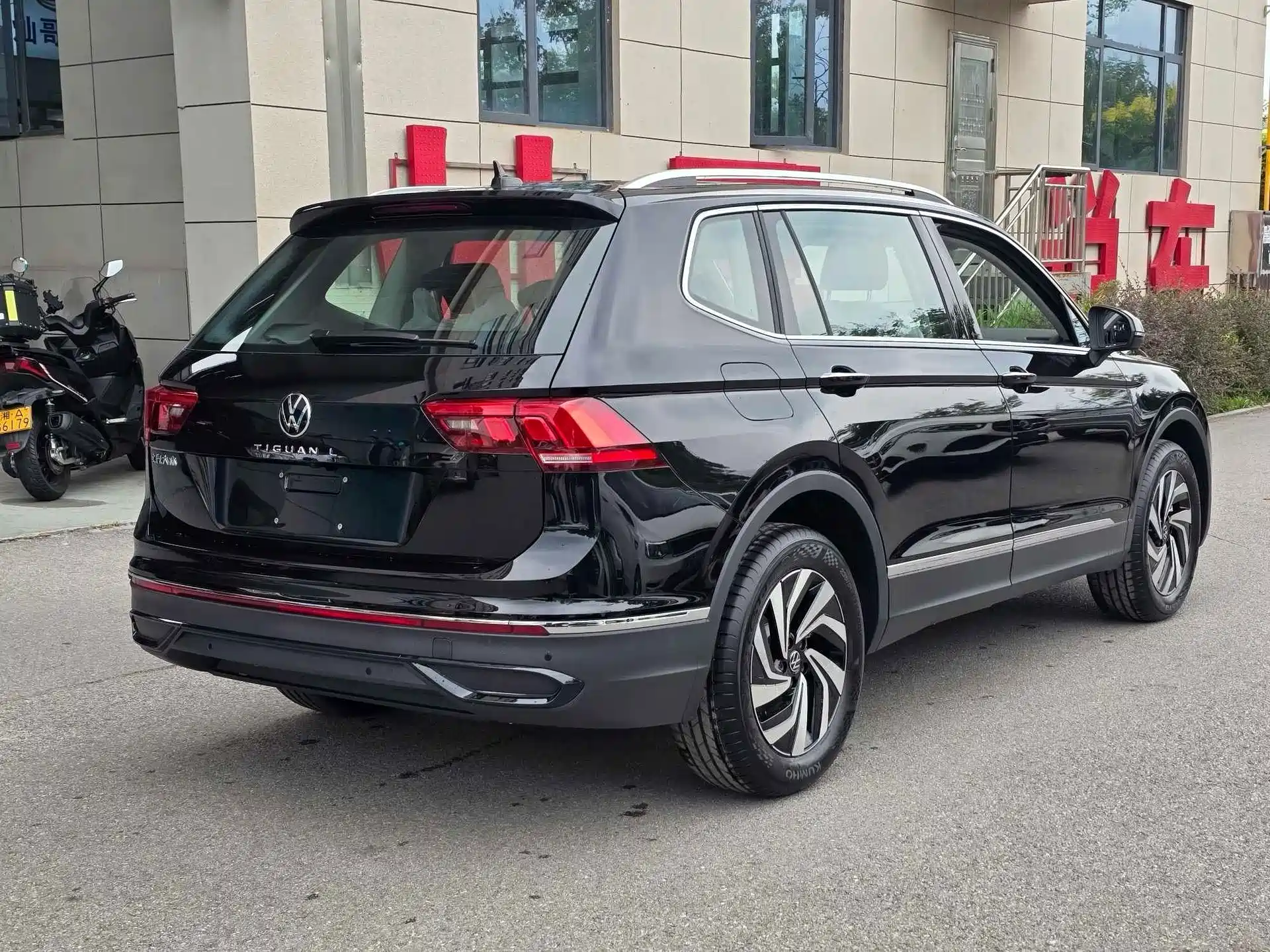 Фото 3 - Volkswagen Tiguan L