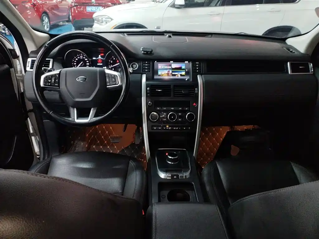 Land Rover Discovery Sport 2018 240PS HSE Edition фото 6