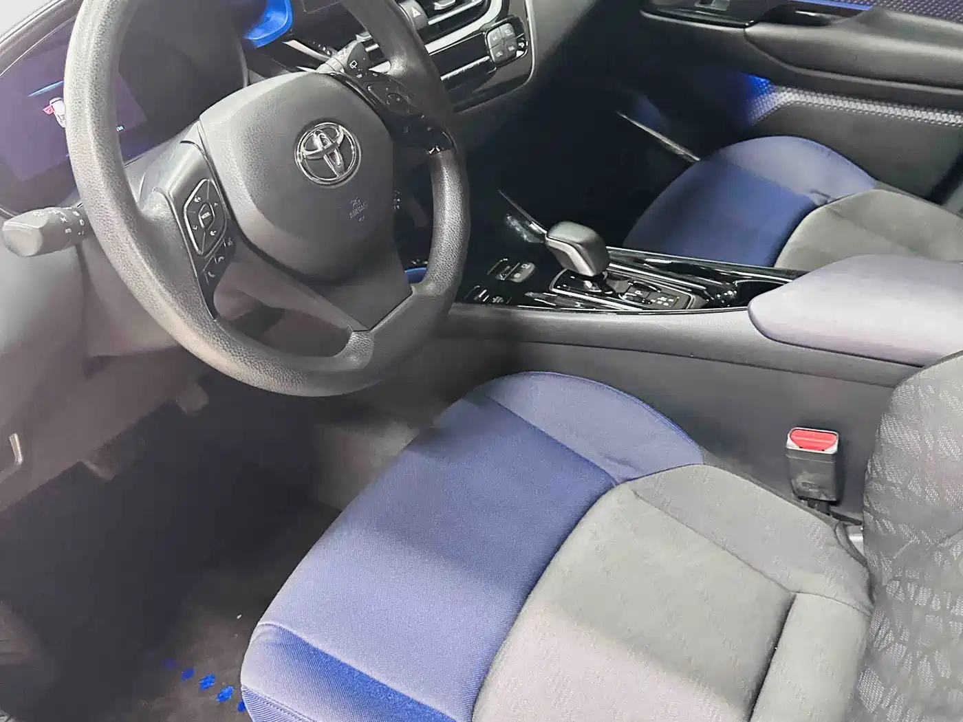 Toyota C-HR EV 2020 Luxury Sunroof Edition фото 11