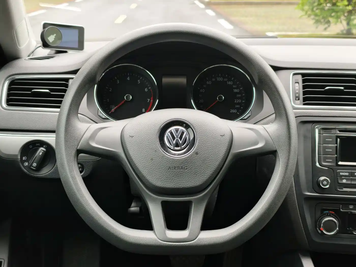 Volkswagen Sagitar 2018 1.6L Automatic Fashion фото 18