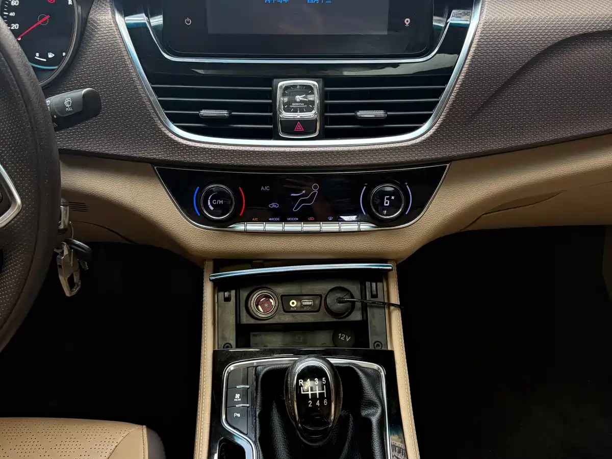 Baojun 730 2017 1.5T Manual Luxury 7-Seater фото 10