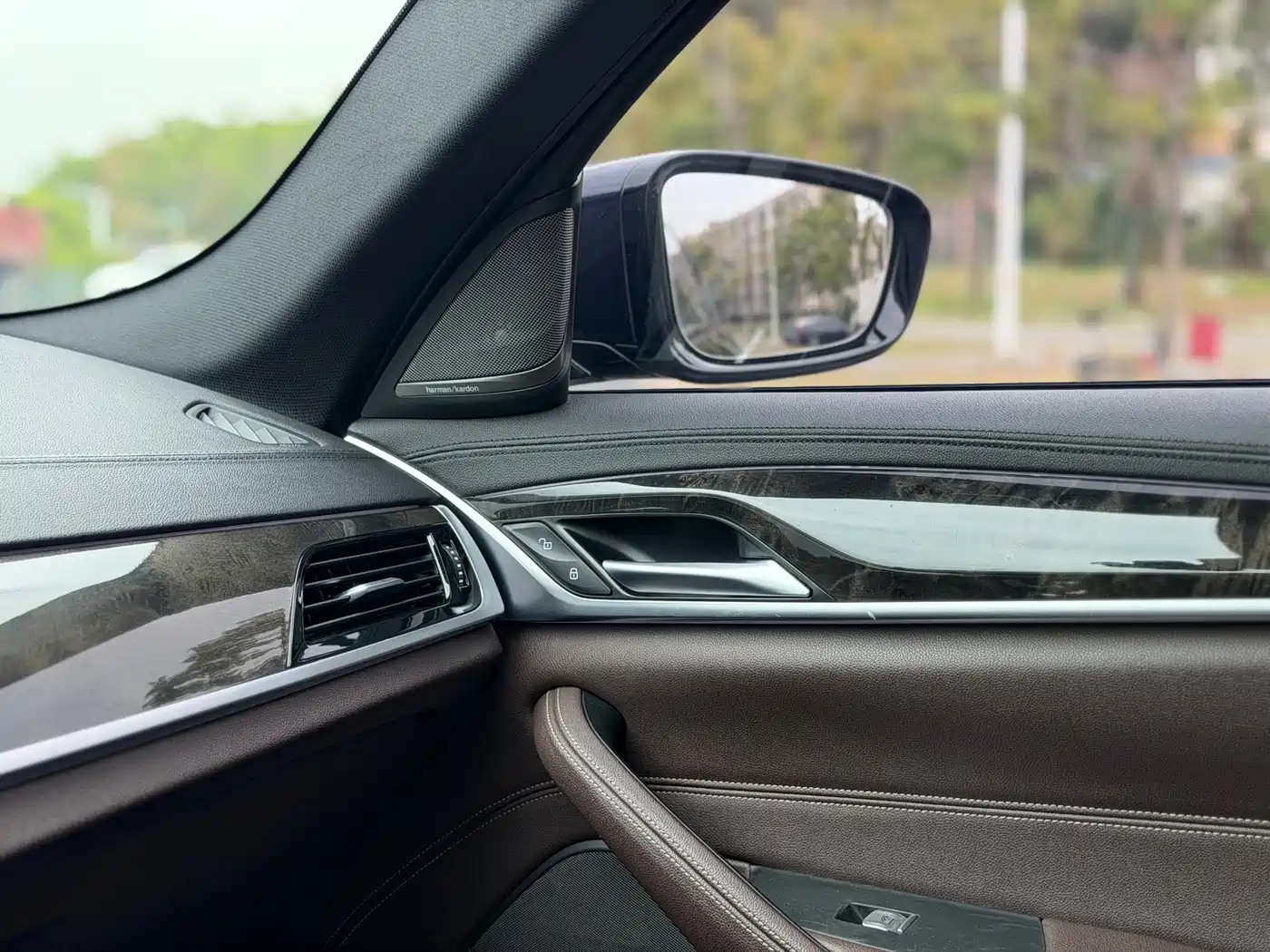 BMW 5 Series 2019 525Li M Sport Package фото 16