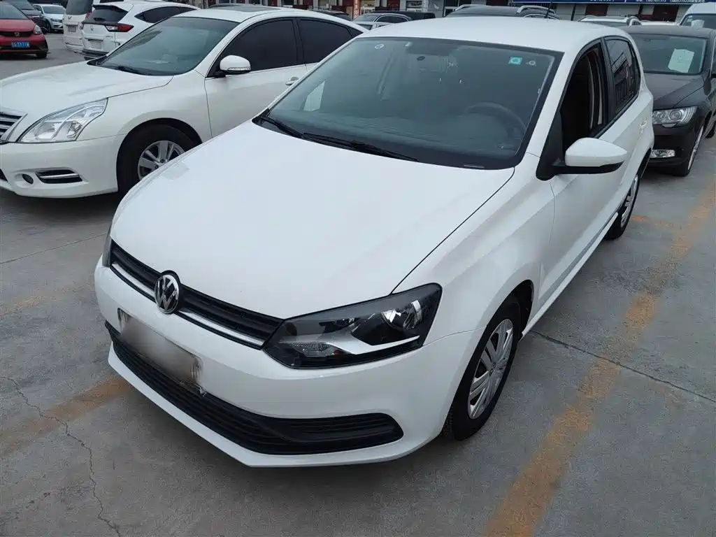 Volkswagen Polo 2016 1.4L Automatic Trend фото 2