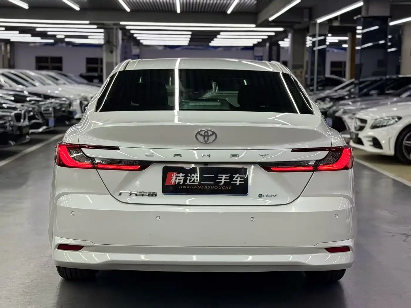 Toyota Camry 2024 Hybrid 2.0HGVP Luxury Edition фото 9
