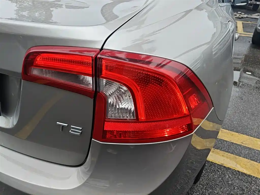 Фото 8 - Volvo S60