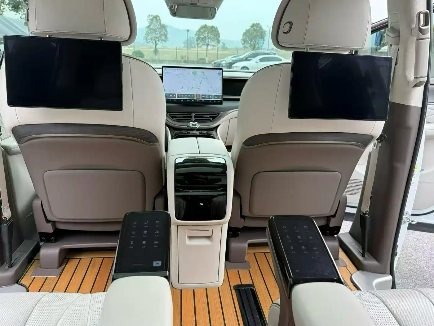 Denza D9 2022 DM-i 970 AWD Flagship фото 8