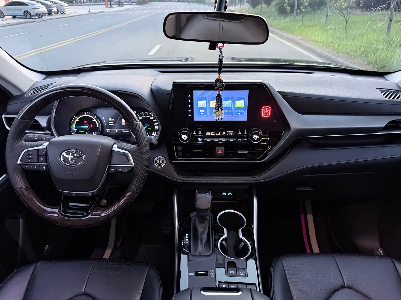 Photo 11 - Toyota Highlander
