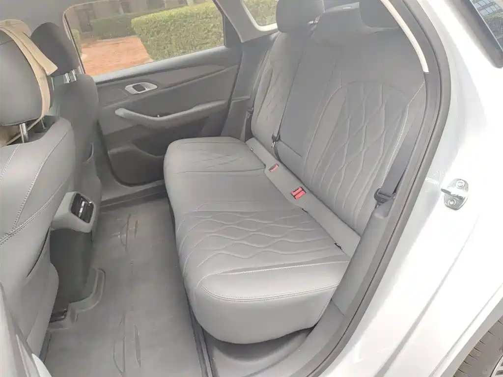 Geely Galaxy Galaxy A7 2025 EM-i 70km Luxury Edition фото 13