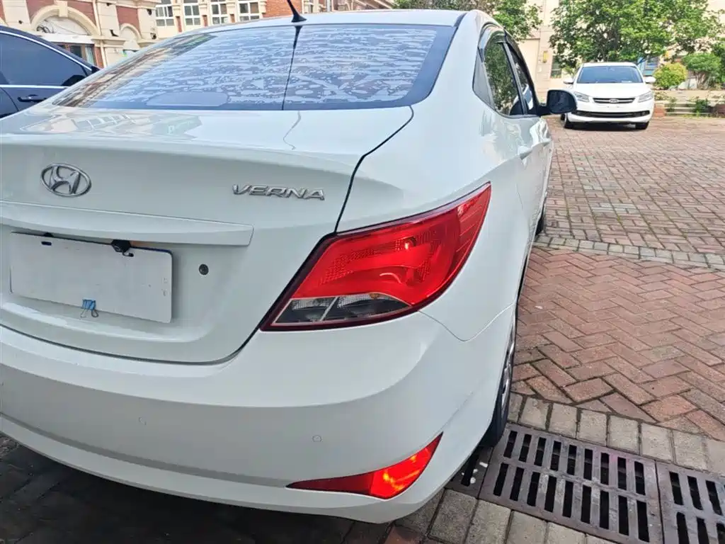 Hyundai Verna 2014 1.4L Manual Smart GLS фото 8