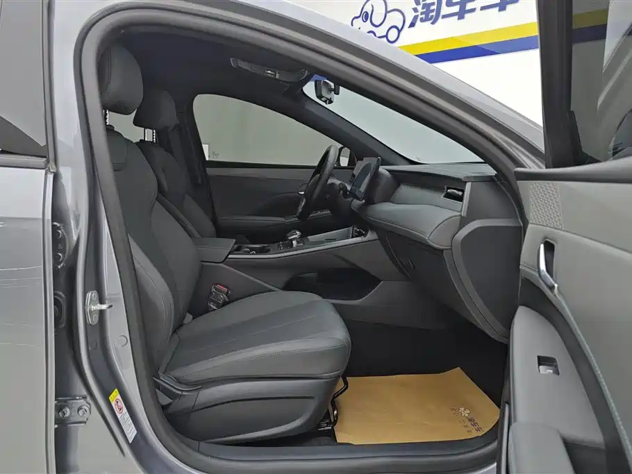 BYD Qin PLUS 2025 DM-i Smart Drive 55KM Leader фото 8