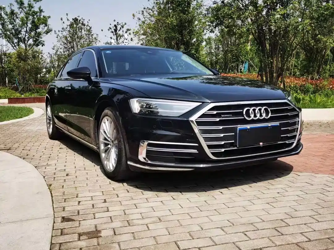 Фото 3 - Audi A8