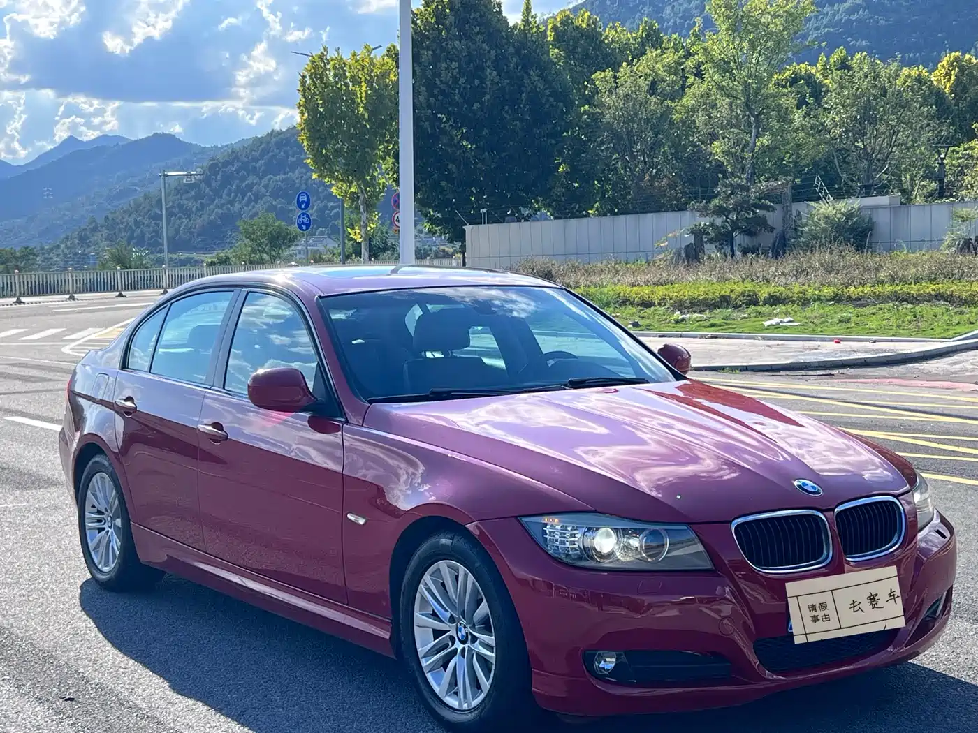 BMW 3 Series 2011 320i Luxury фото 2