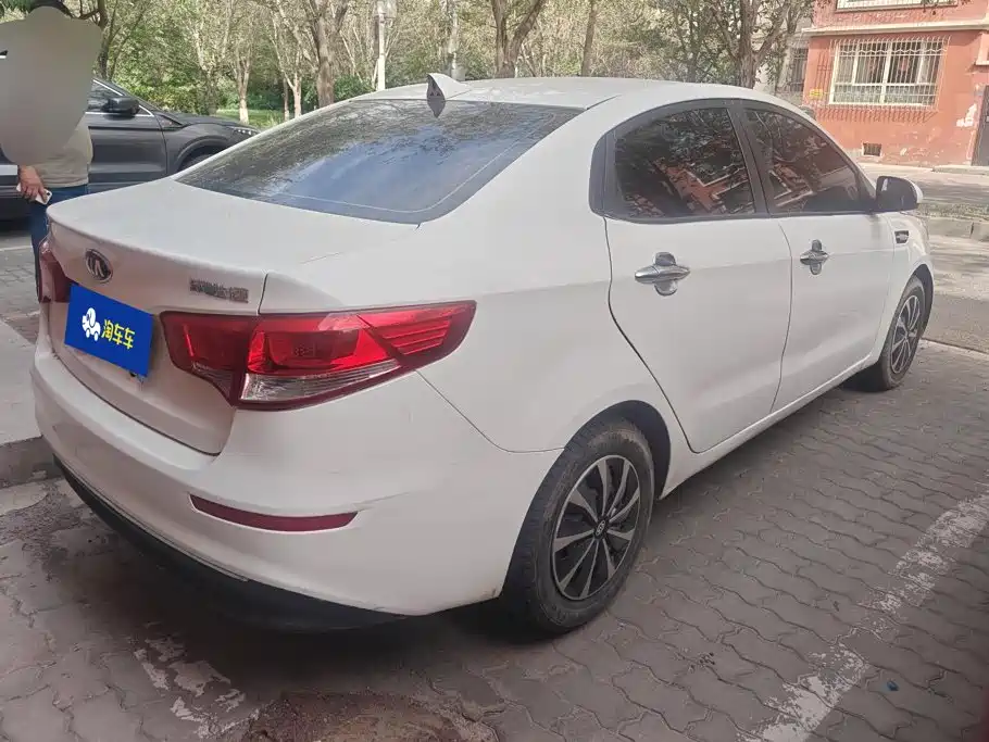 Kia K2 2017 2015 Sedan 1.4L AT GLS