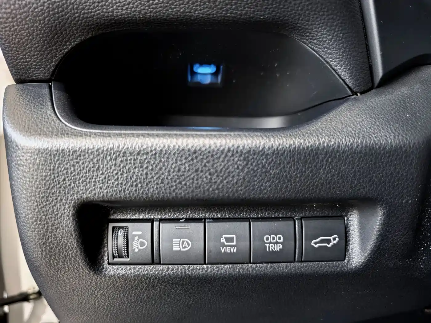 Toyota Wildlander 2023 Hybrid 2.5L E-CVT AWD Premium Edition фото 12