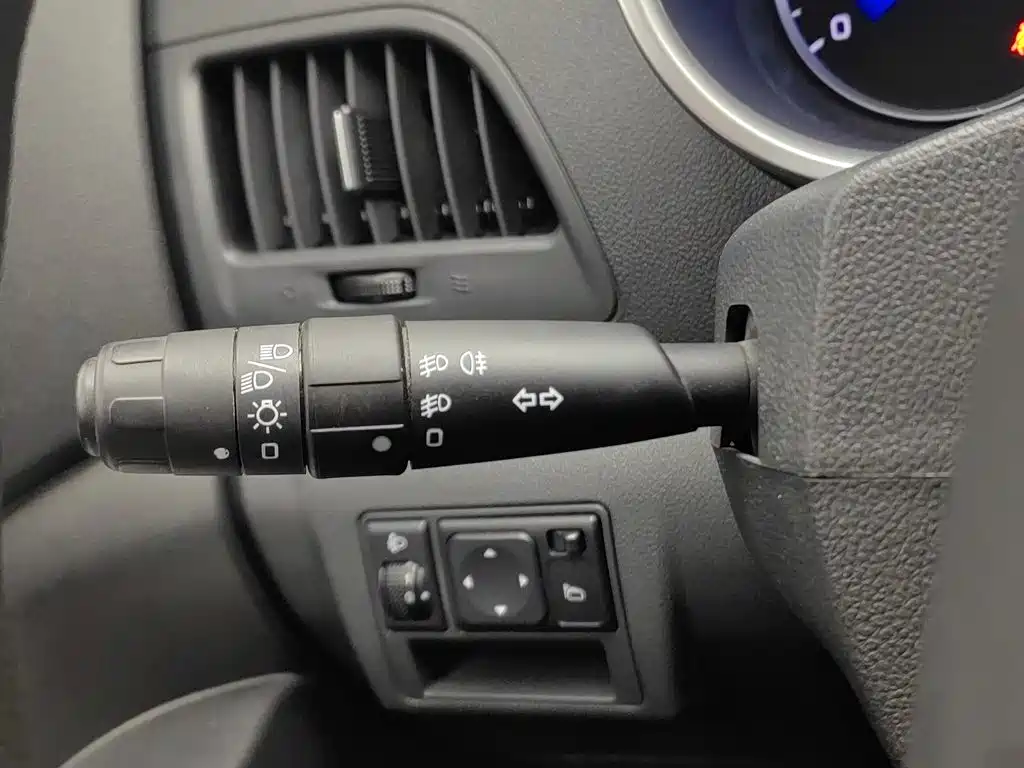 Dongfeng Aeolus Dongfeng Fengshen AX3 2017 2016 1.5L Manual Trendy Cool Edition