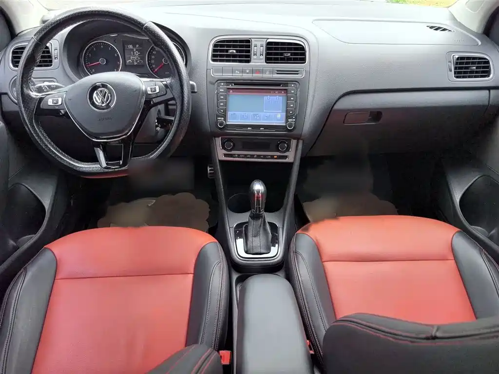 Volkswagen Polo 2014 1.6L Cross Polo Automatic фото 18