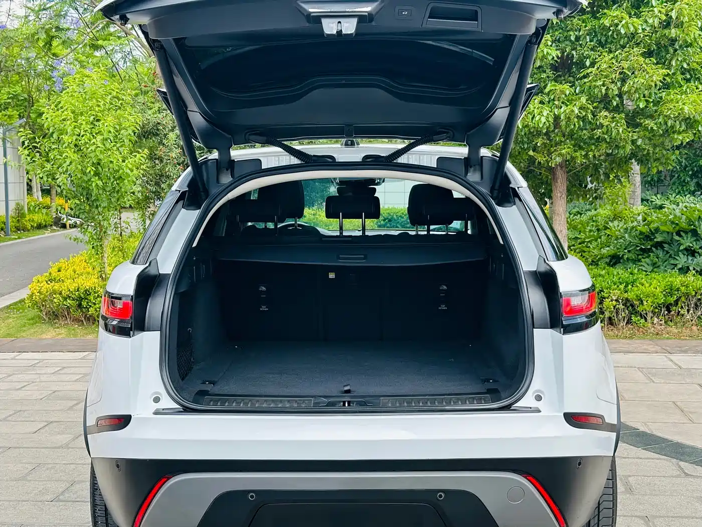 Land Rover Range Rover Velar 2023 250PS фото 13
