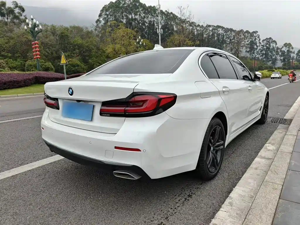 BMW 5-SERIES
