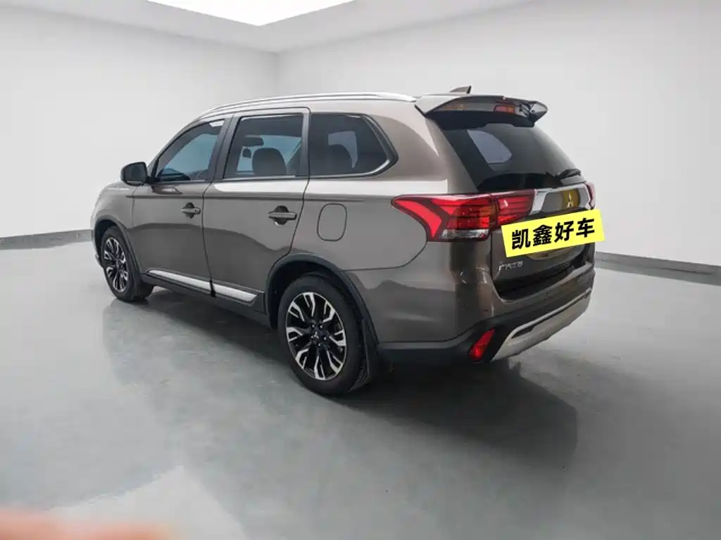 Mitsubishi Outlander 2020 2.0L 2WD Premium 5-seater фото 6