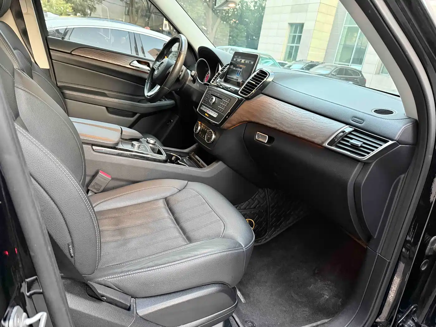 Mercedes-Benz GLE 2016 GLE 320 4MATIC Luxury фото 15