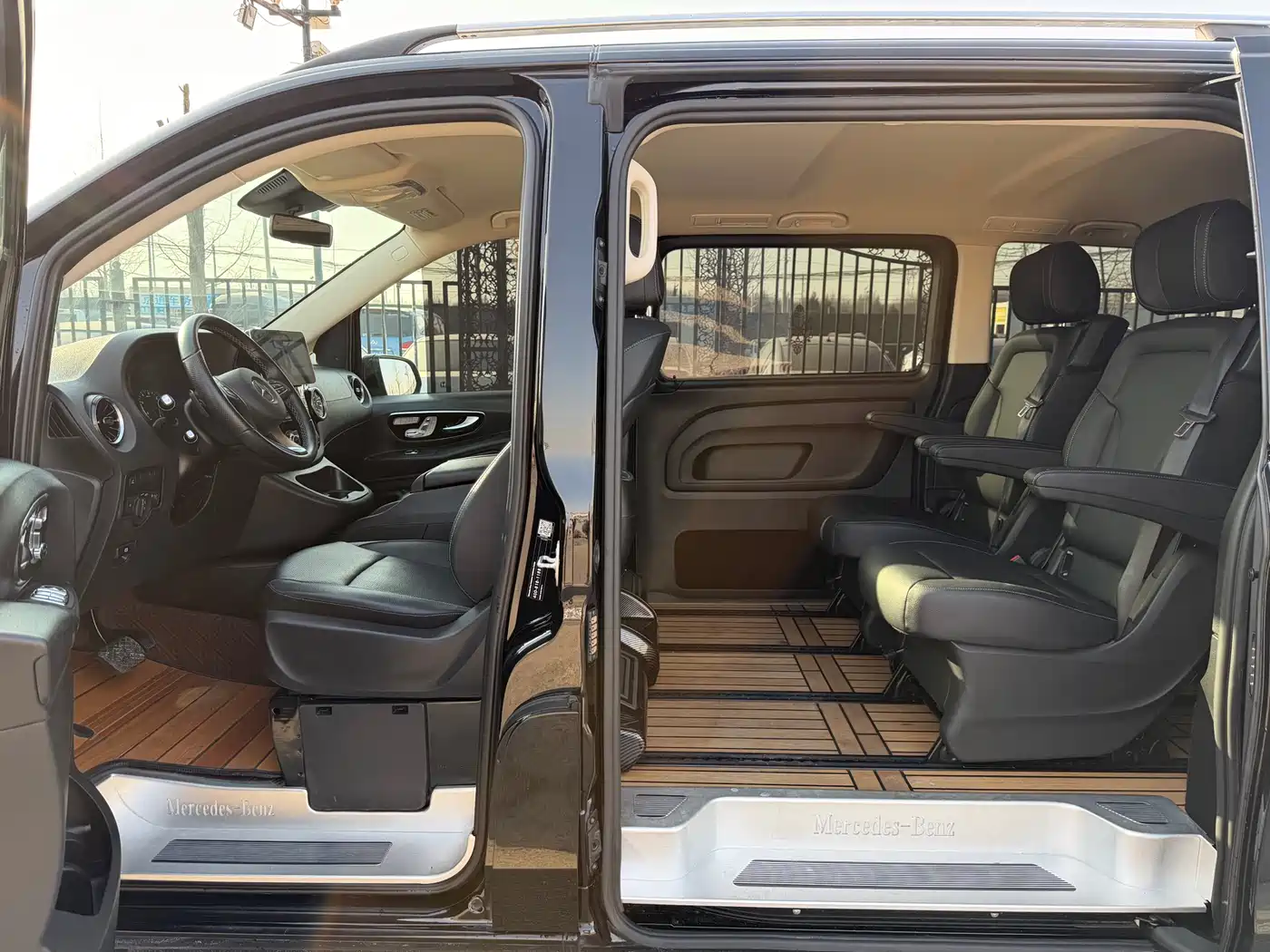 Mercedes-Benz Vito 2023 2.0T Business 7-Seater фото 12