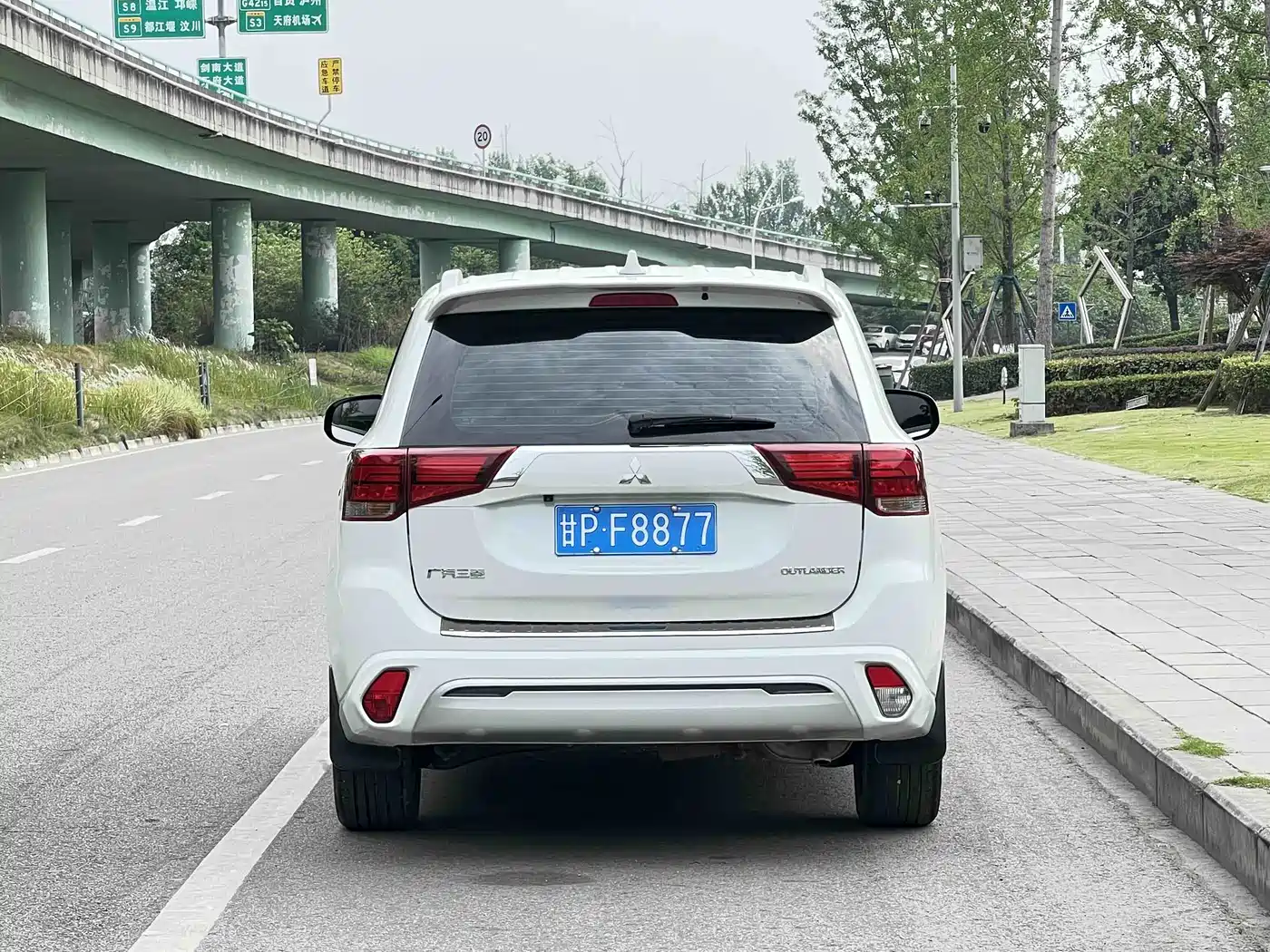 MITSUBISHI OUTLANDER