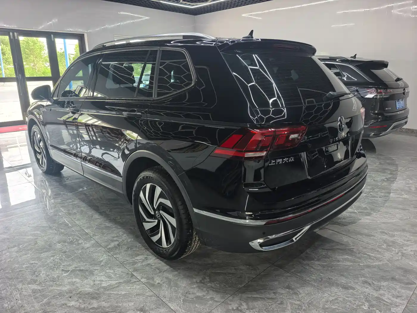Фото 4 - Volkswagen Tiguan L